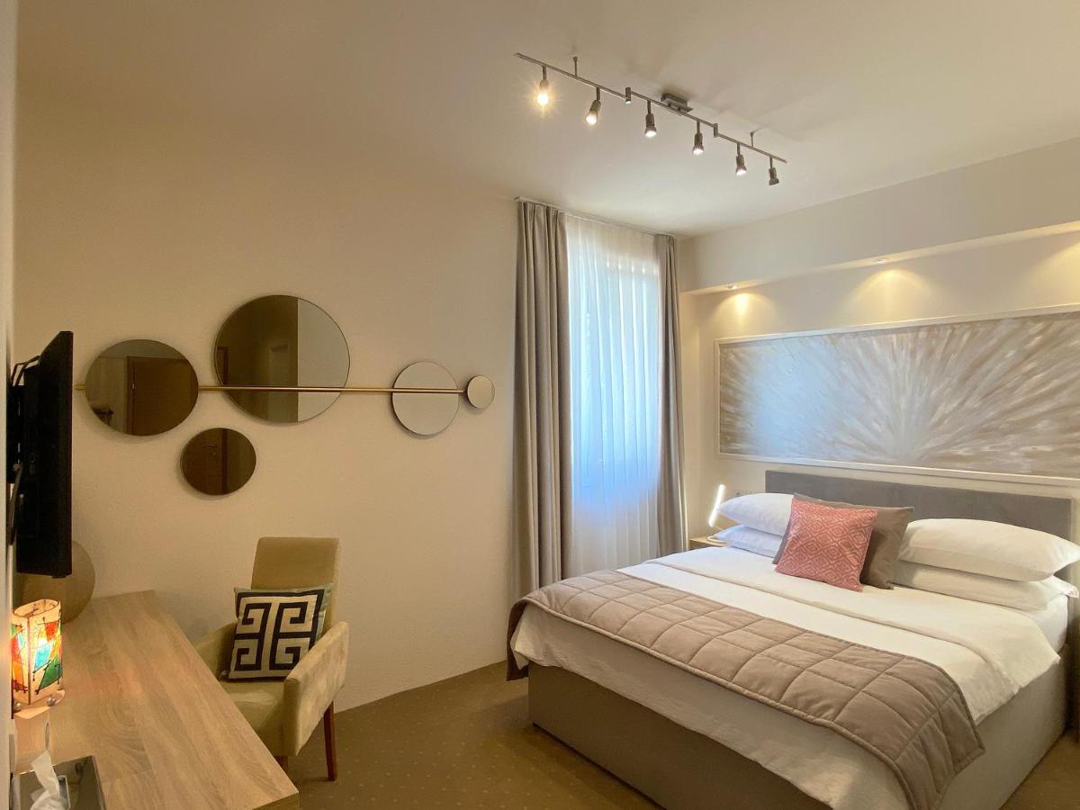 Shangri La Mansion 3*