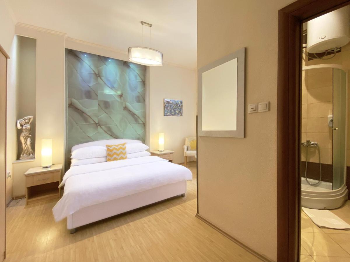 Shangri La Mansion 3*
