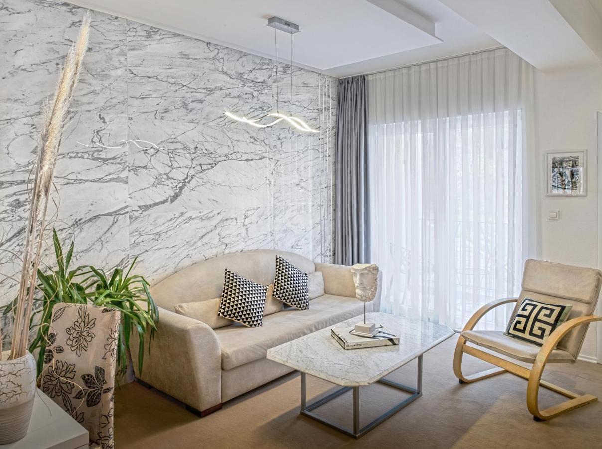 Shangri La Mansion 3*