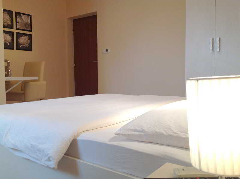 Shangri La Mansion 3*