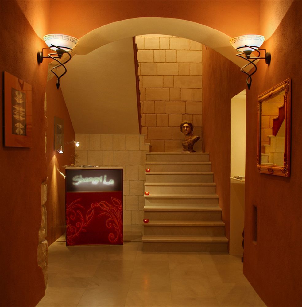 Shangri La Mansion 3*