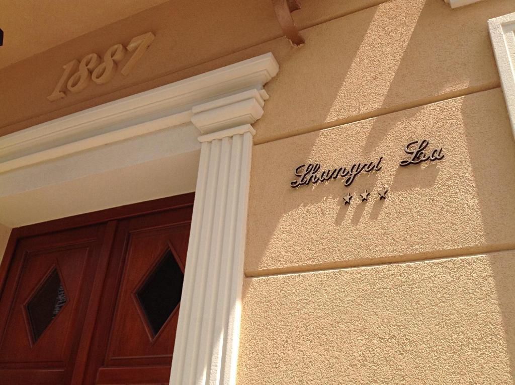 Shangri La Mansion
